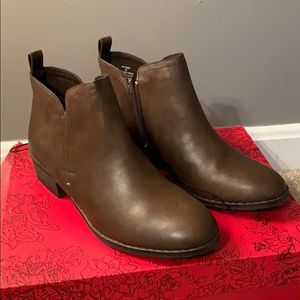 Brown American Eagle ankle boots